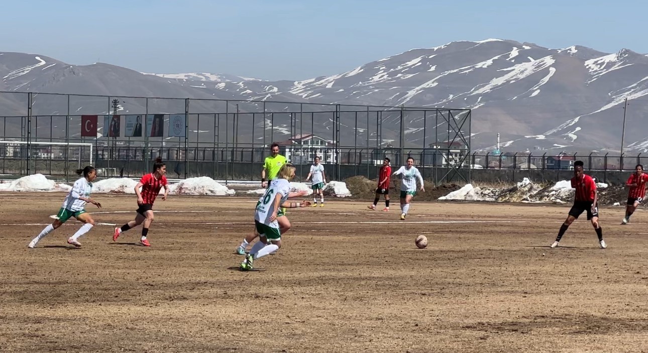 Yüksekova Spor, Giresun Sanayispor ile berabere kaldı
?v=1