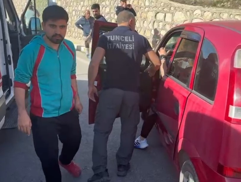 Tunceli’de trafik kazası: 3 yaralı
?v=1