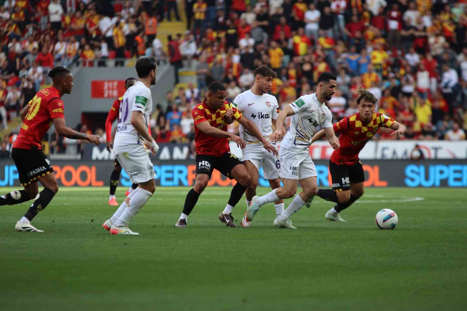 Trendyol Süper Lig: Göztepe: 0 - Eyüpspor: 0 (İlk yarı)
?v=1