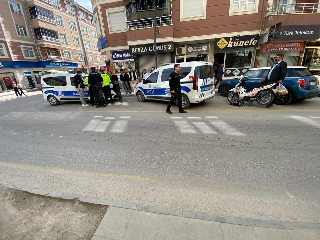 Kulu’da polis kurallara uymayan motosikletçilere göz açtırmıyor
?v=1