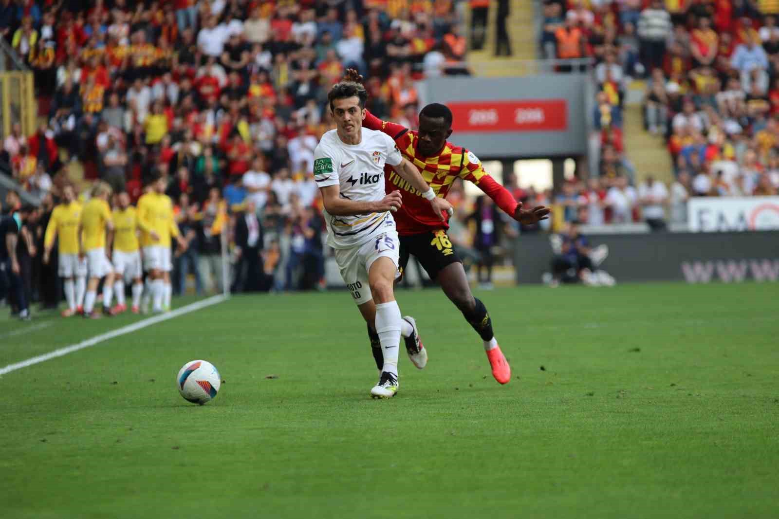 Trendyol Süper Lig: Göztepe: 1 - Eyüpspor: 1 (Maç sonucu)
?v=1