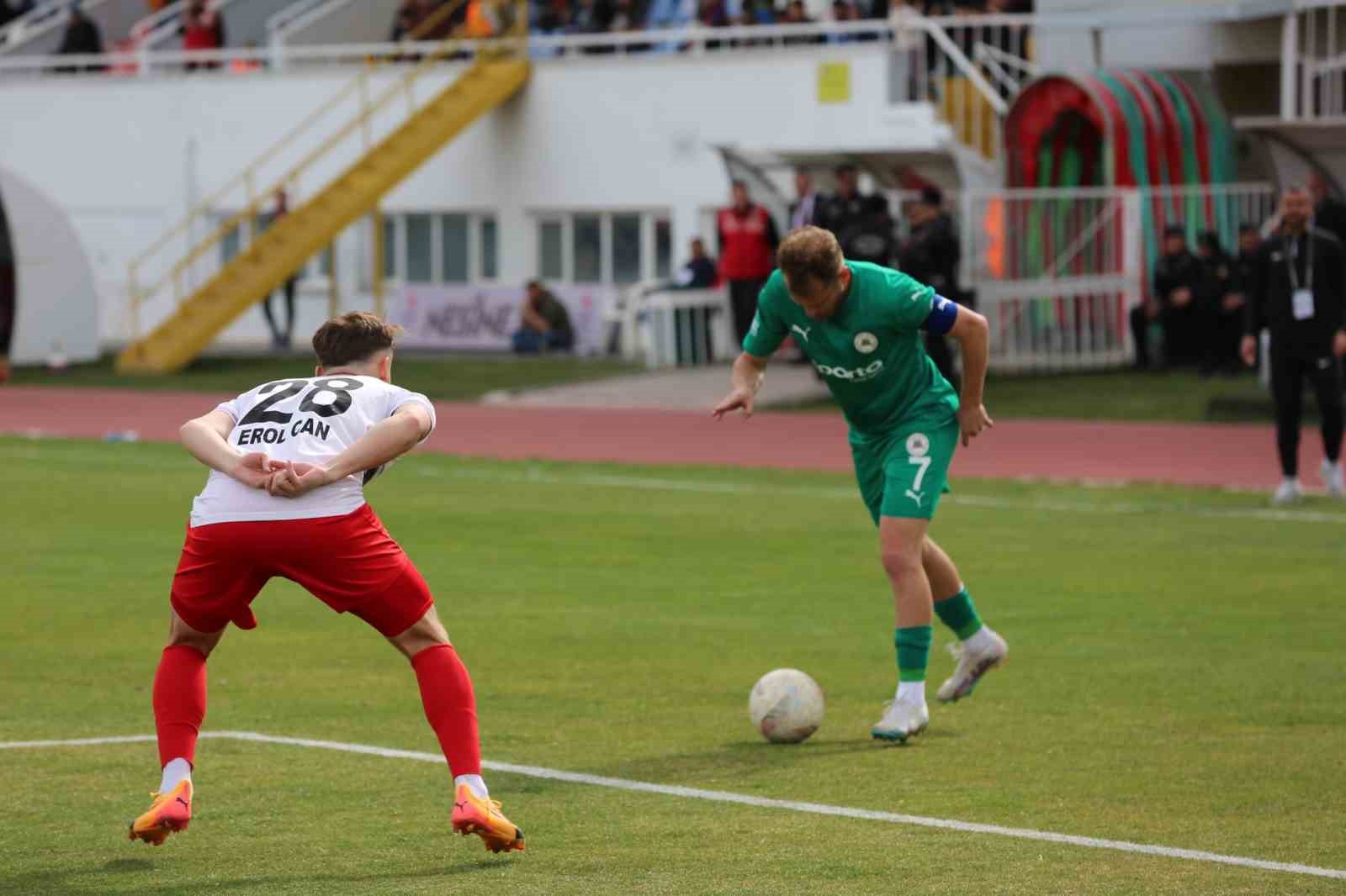 TFF 2. Lig: Isparta 32 Spor: 2 - 24 Erzincanspor: 0
?v=1