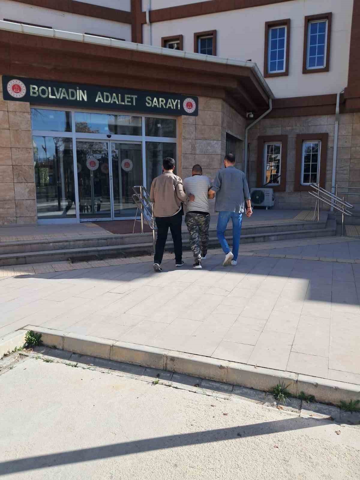 Karı koca suçlu çift, polisin 2 aylık takibi sonrası yakalandı
?v=1