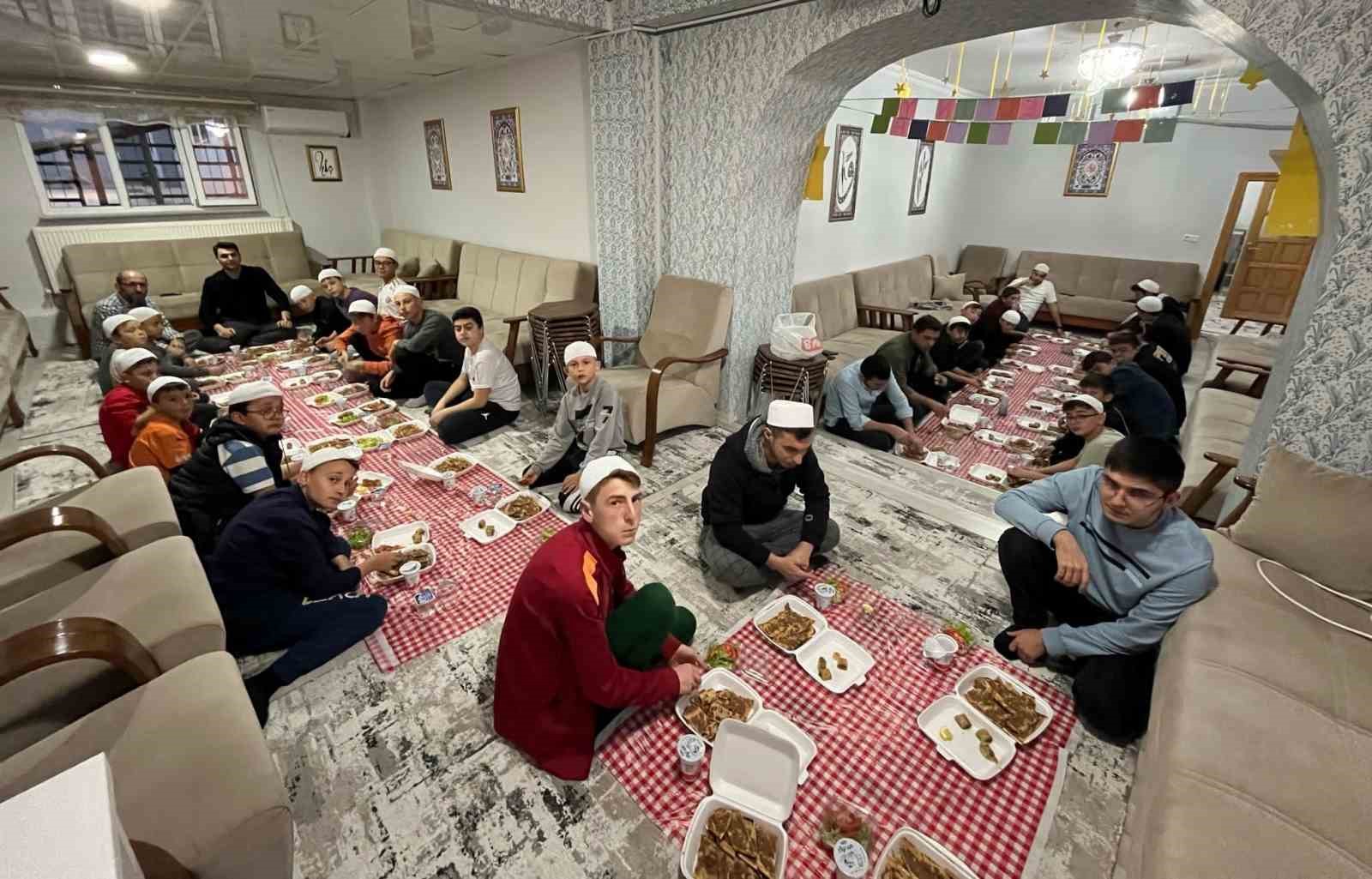 Hisarcık Kaymakamı Bahar, gençlerle iftarda buluştu
?v=1