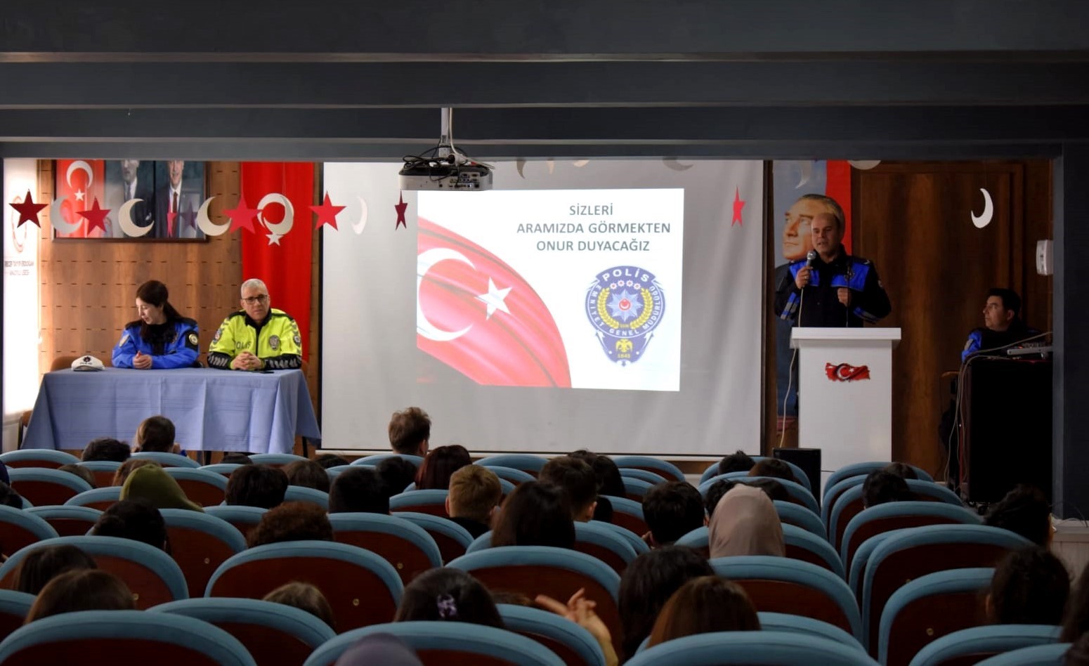 Polis ekipleri öğrencileri bilgilendirdi
?v=1