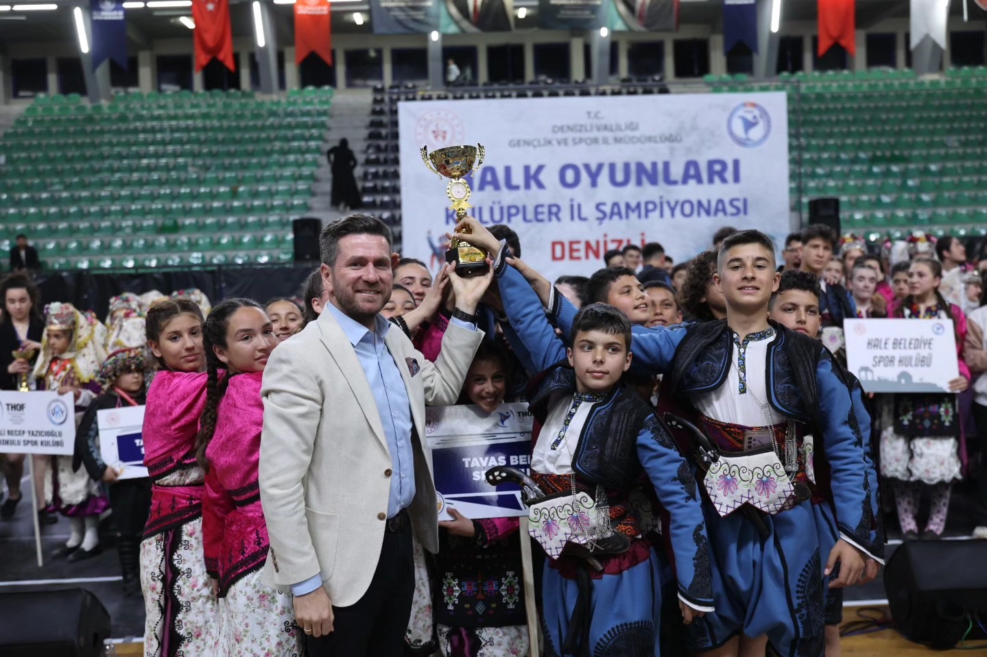 Tavas Belediyesispor Kulübü halk oyunlarında zirvede
?v=1