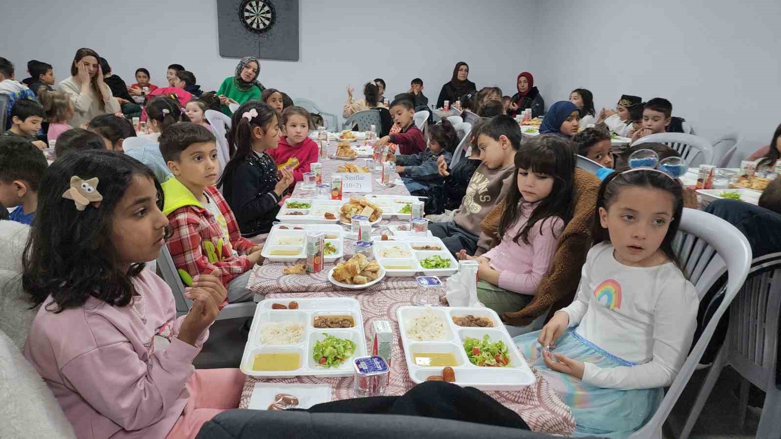 Geleneksel çocuk iftarı ve şenlikleri coşkuyla gerçekleşti
?v=1