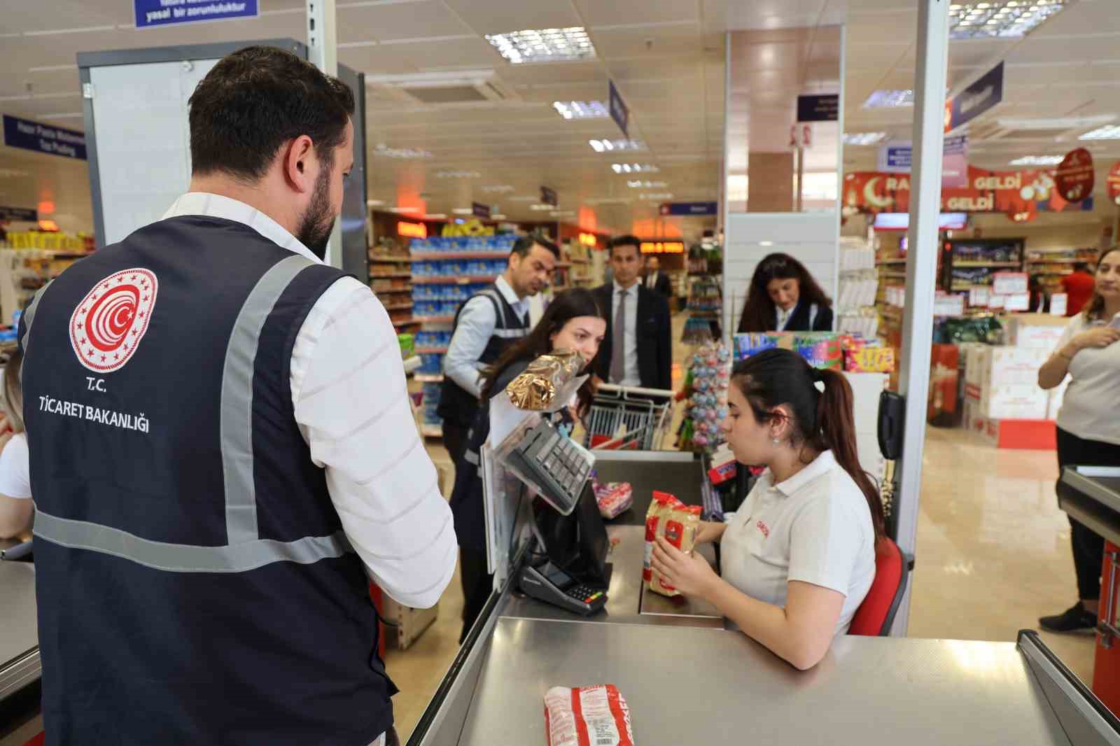 Adana’da bayram öncesi marketlerde fahiş fiyat ve etiket denetimi
?v=1