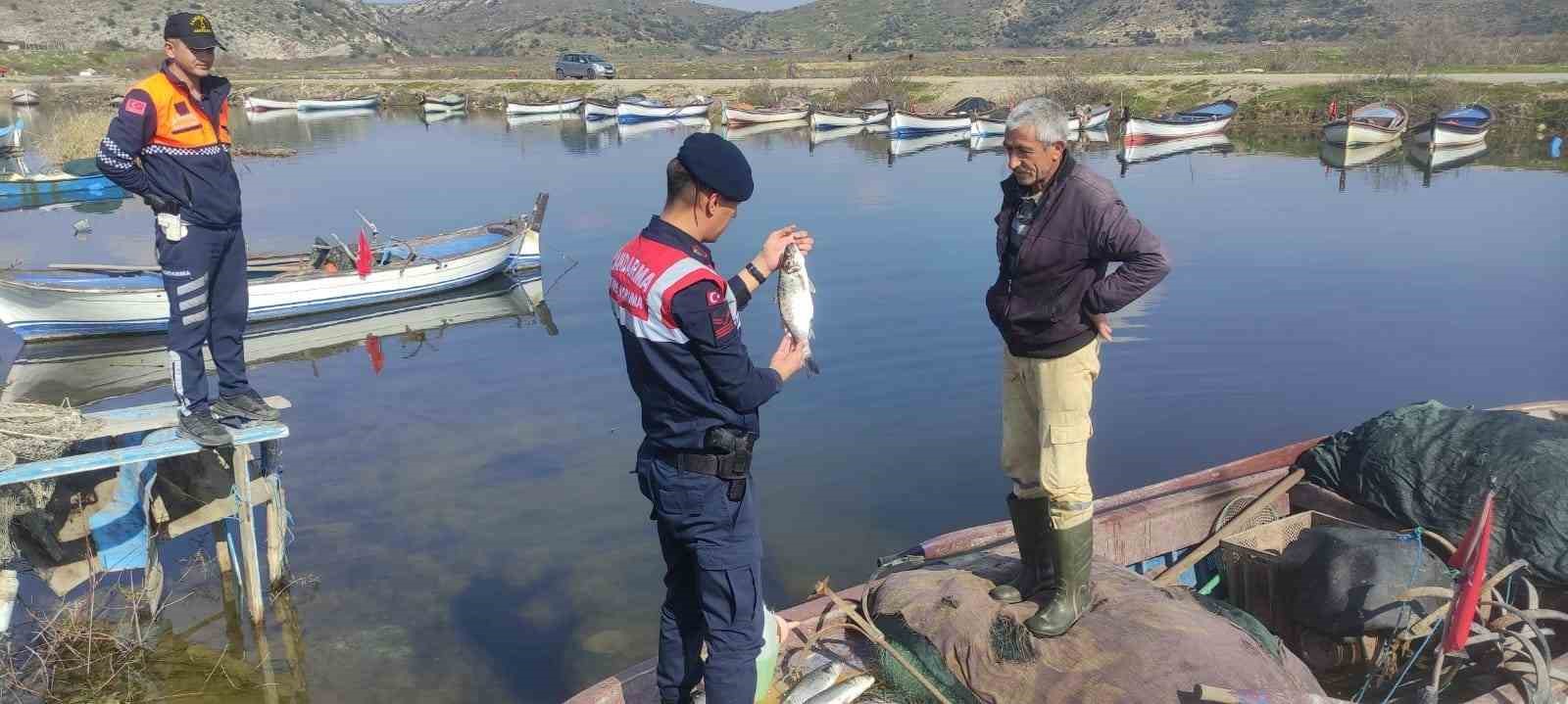 Jandarma, Bafa Gölü’nde balık avcılarını denetledi
?v=1