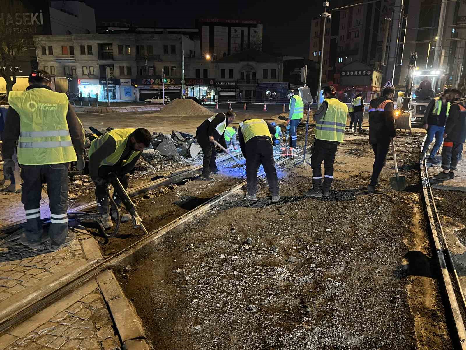 Büyükşehir’den raylı sistem güzergahında gece boyu bakım çalışması
?v=1