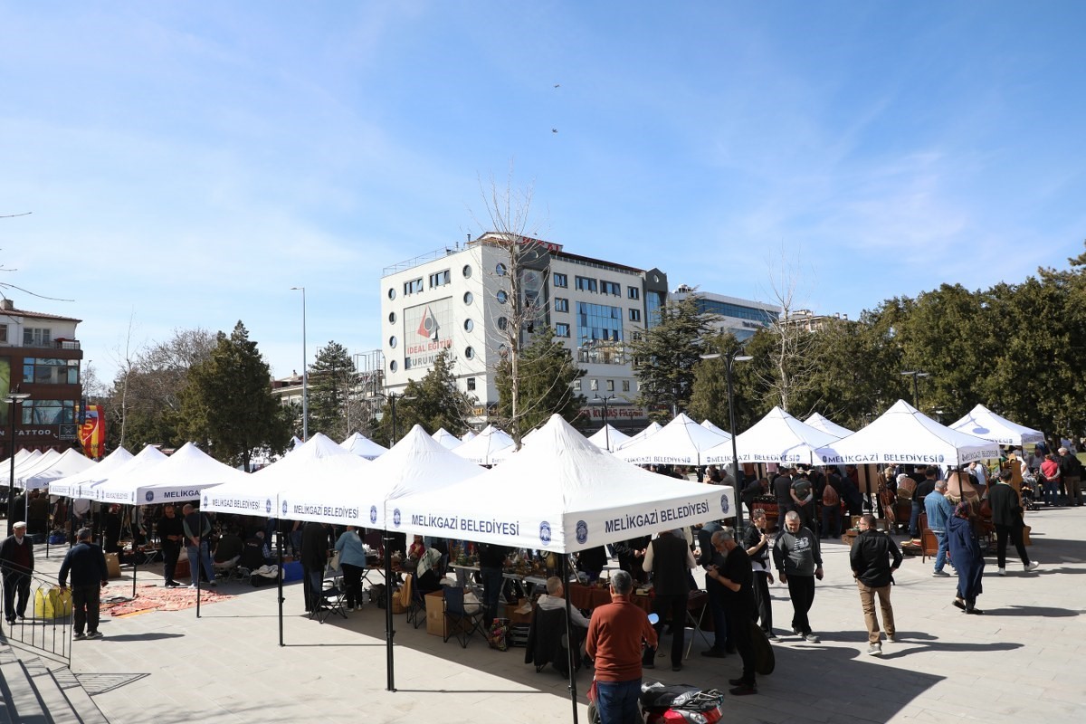 Melikgazi’nin Antika Pazarı’na yoğun ilgi
?v=1