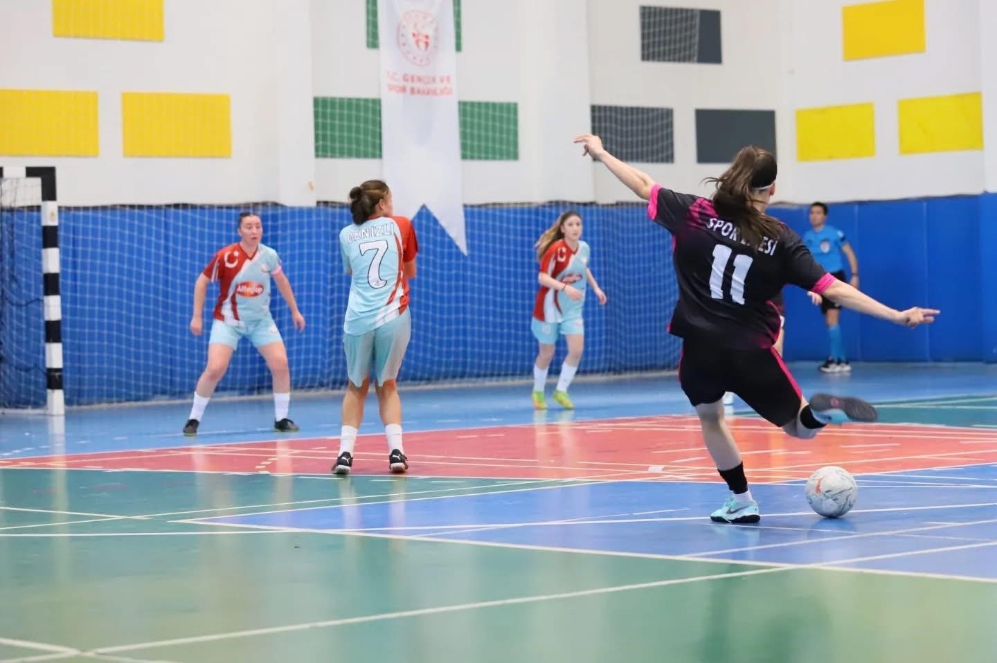 Denizli’nin ev sahipliğinde gerçekleşen futsalda yarı finalistler belli oldu
?v=1