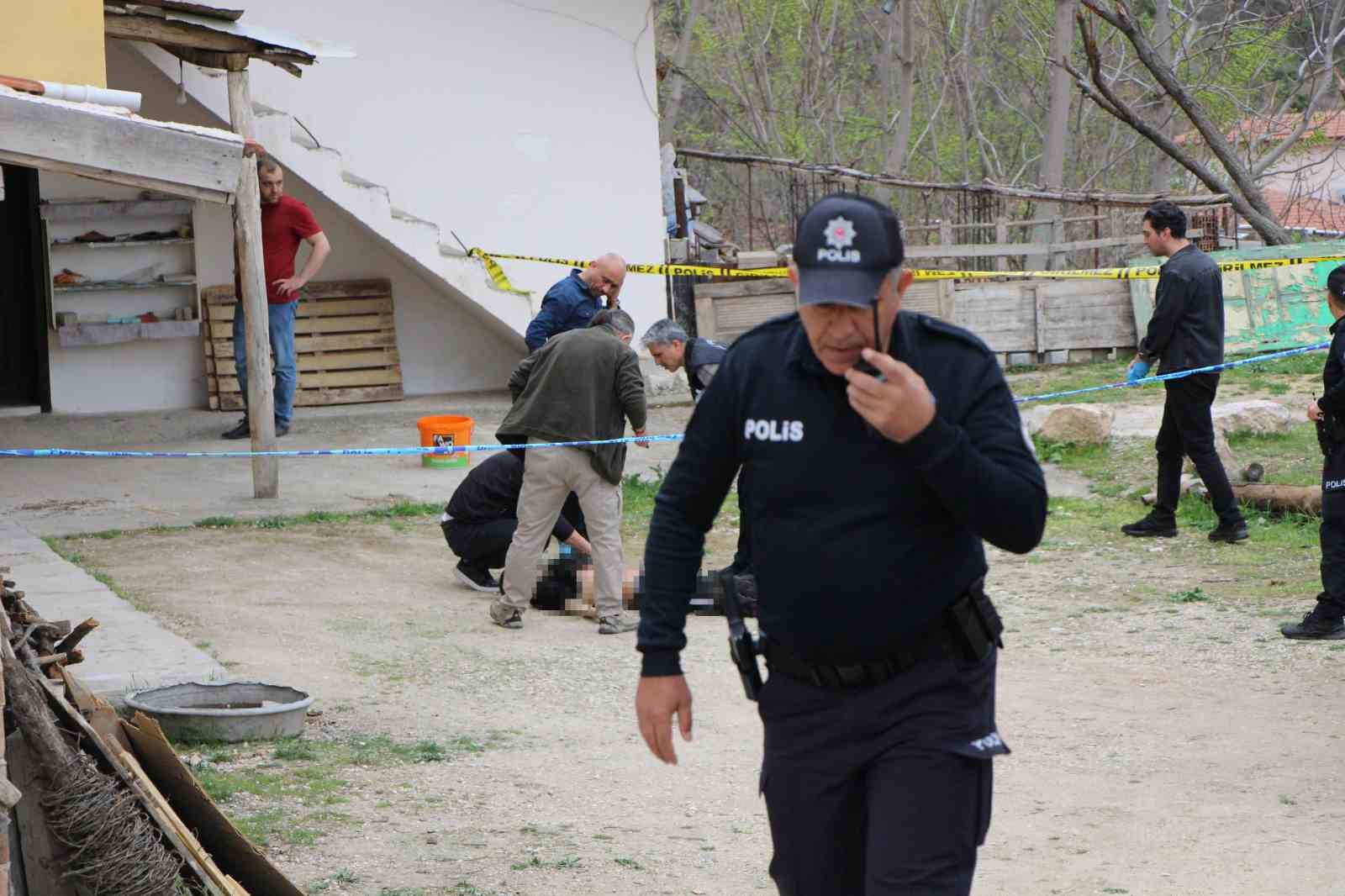 Amasya’da 28 yaşındaki genç evinin önünde bıçaklanarak öldürüldü
?v=1