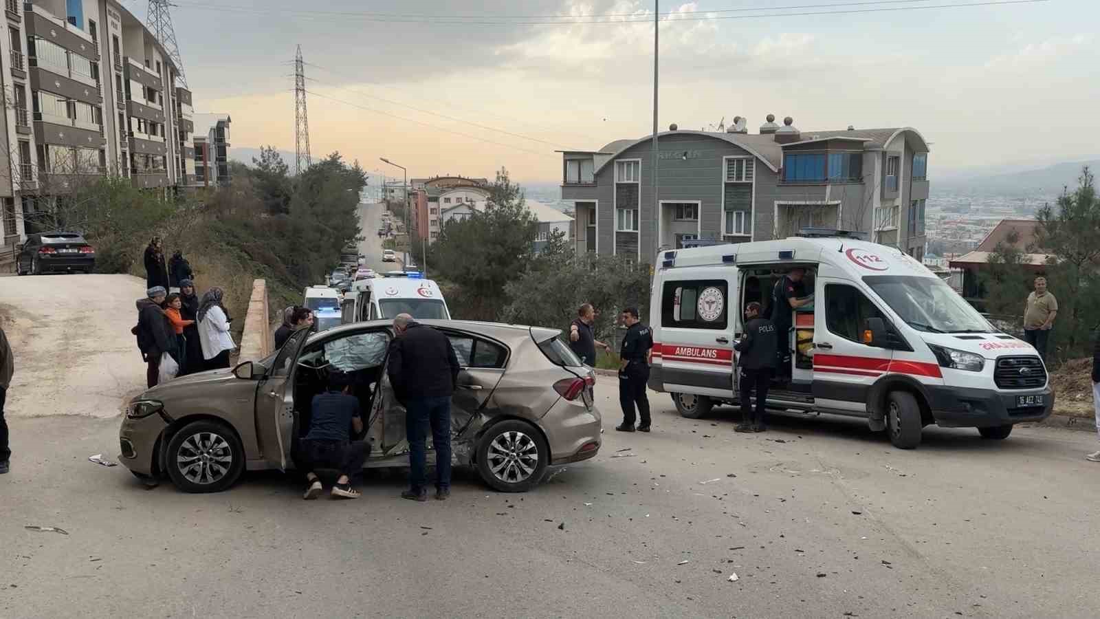 Bursa’da iki otomobil çarpıştı: 4 yaralı
?v=1