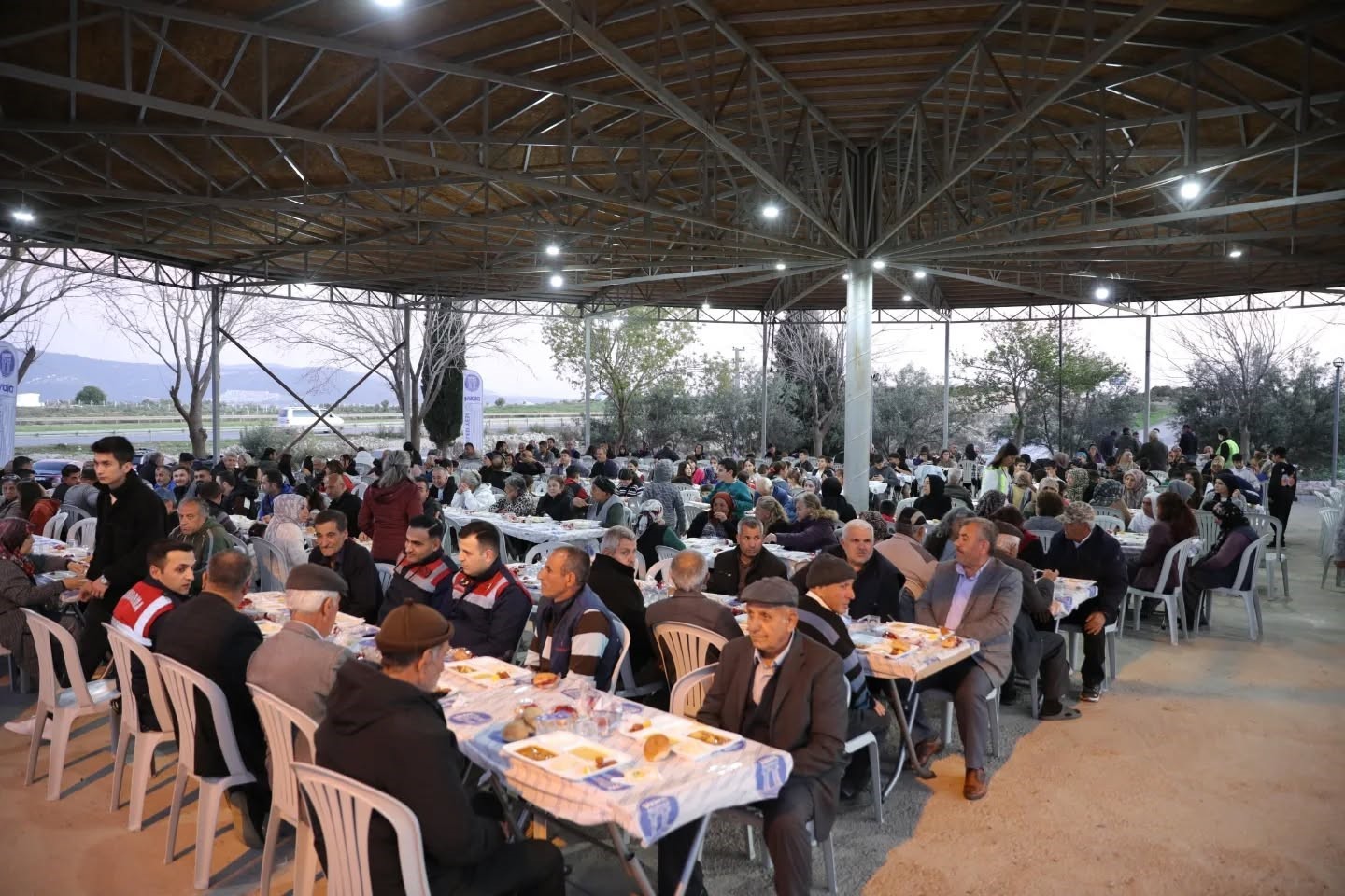 Didim Belediyesi vatandaşları iftar sofralarında buluşturuyor
?v=1