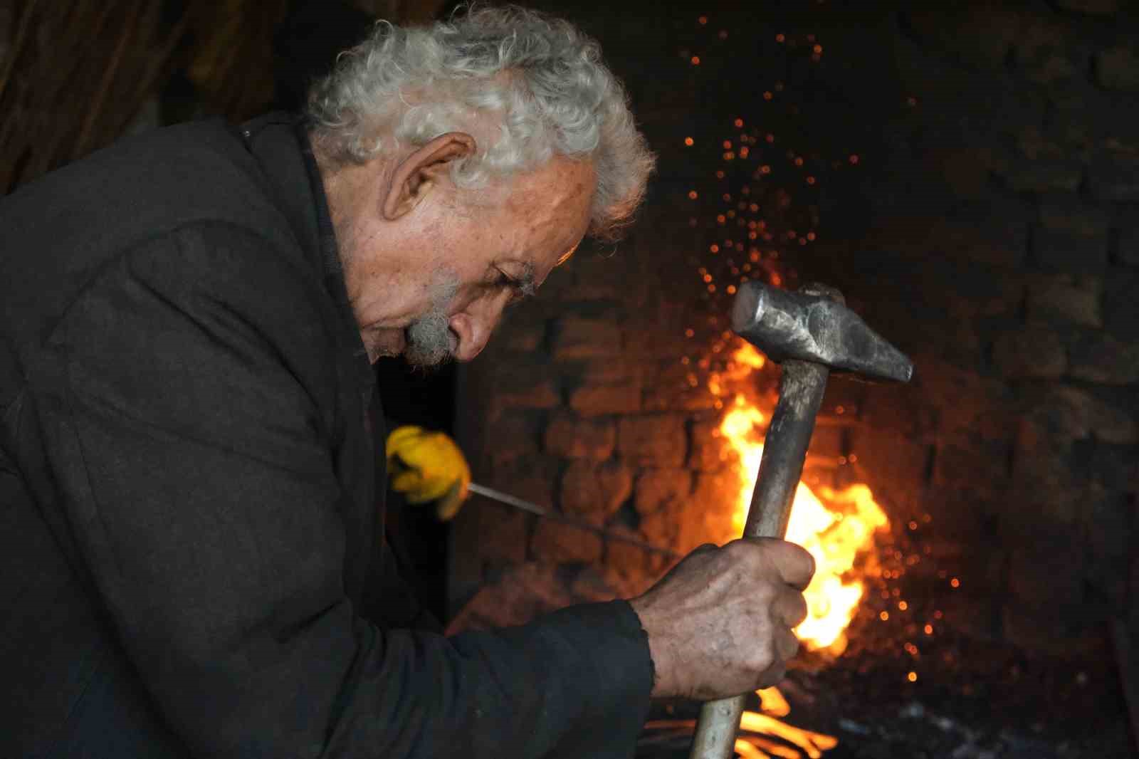 Erzincan’ın asırlık demirci ustası vefat etti
?v=1