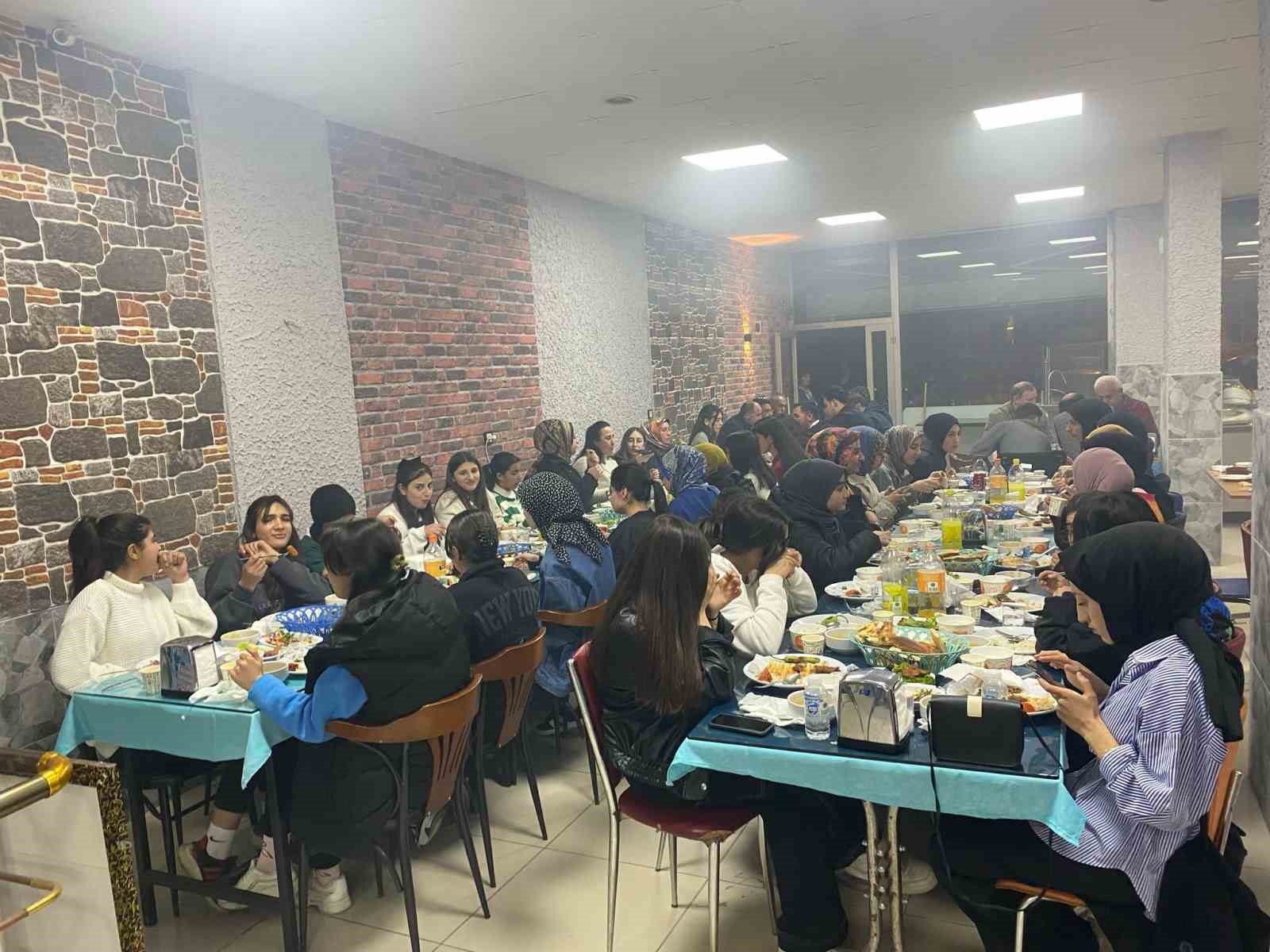 Öğrencilere anlamlı iftar programı
?v=1