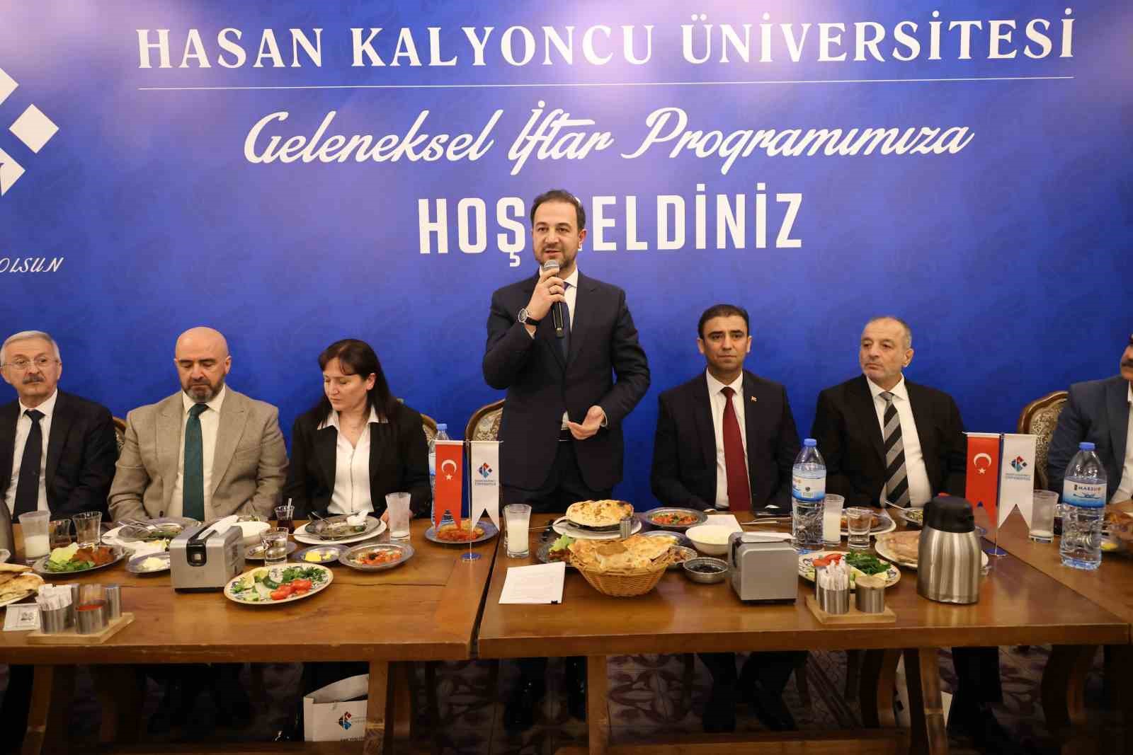 HKÜ, eğitim kurumları ile geleneksel iftar programında buluştu
?v=1