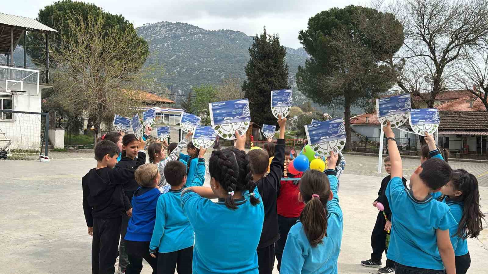 Köyceğizli öğrenciler çevre projesi ile doğayı öğrenecek
?v=1