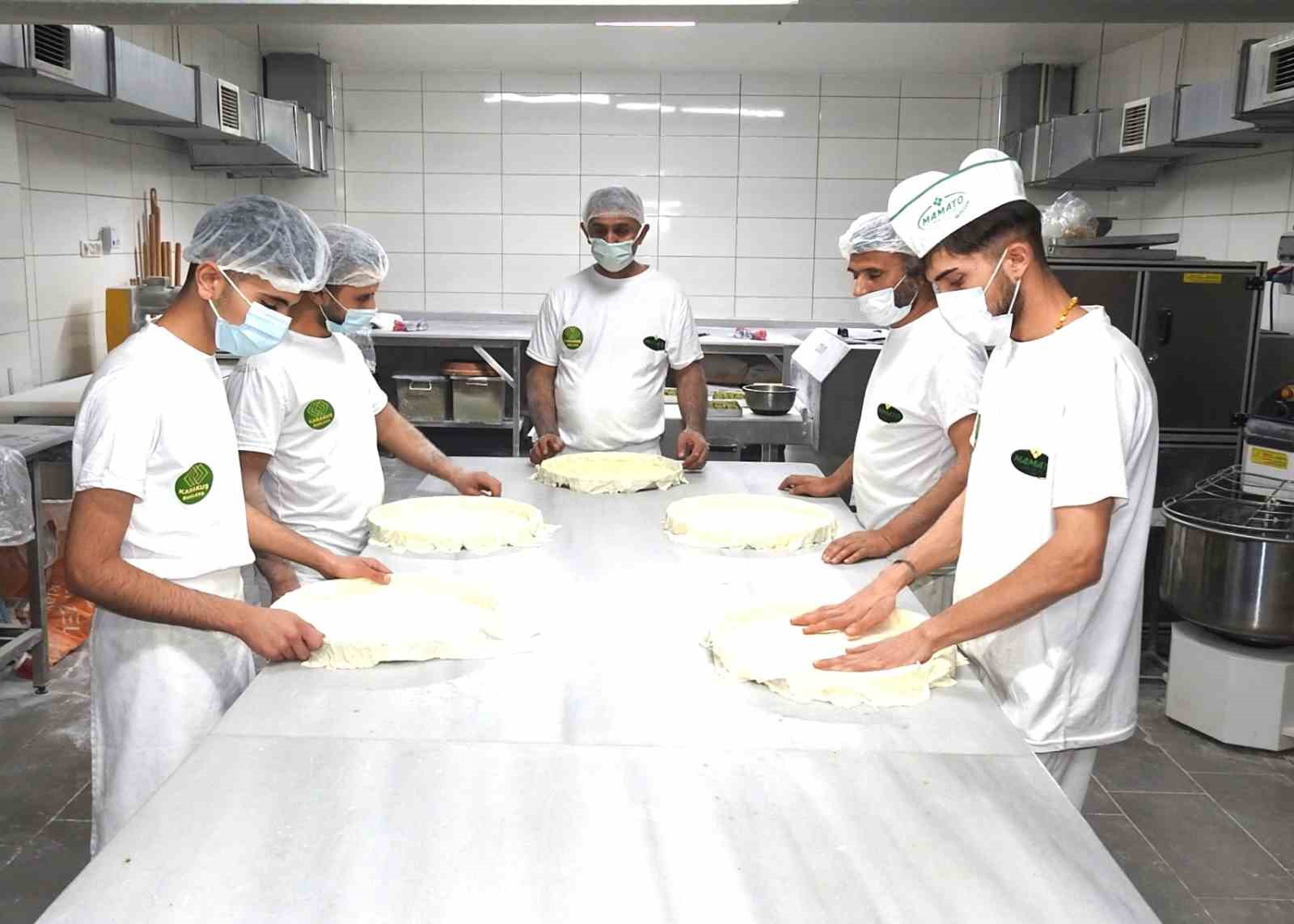 Gaziantep baklavasında Ramazan Bayramı mesaisi başladı
?v=1