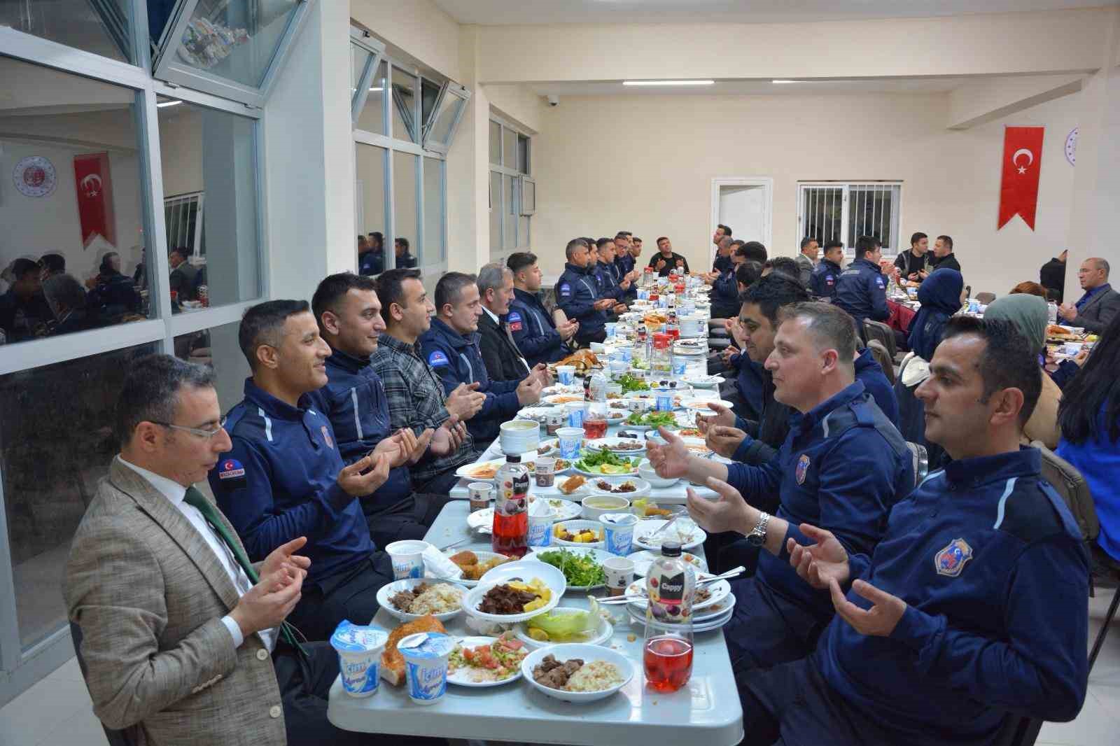 Şırnak T Tipi Kapalı ve Açık Ceza İnfaz Kurumunda iftar programı
?v=1