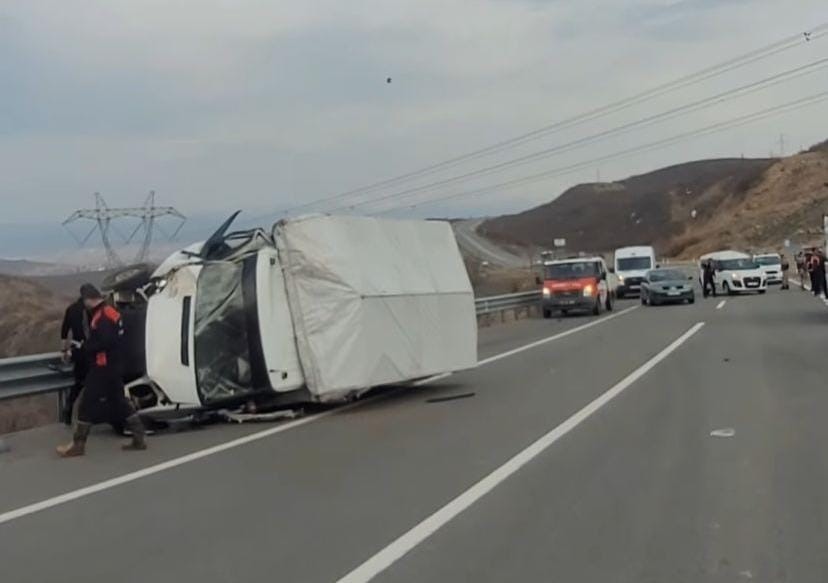 Bingöl’de kamyonetle hafif ticari araç çarpıştı: 5 yaralı
?v=1