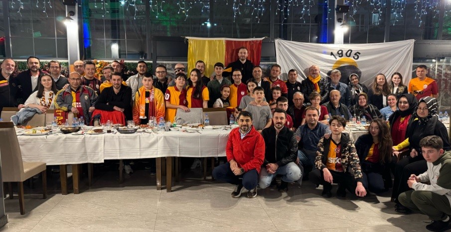 Galatasaraylılar iftarda bir araya geldi
?v=1