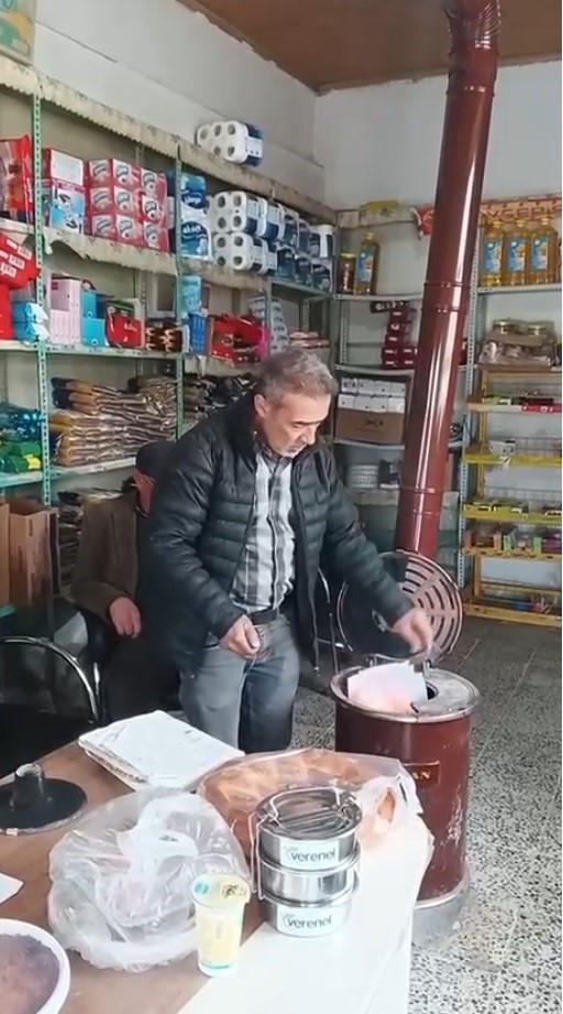 Kayseri’de hayırsever mahallenin bakkal borcunu ödedi
?v=1