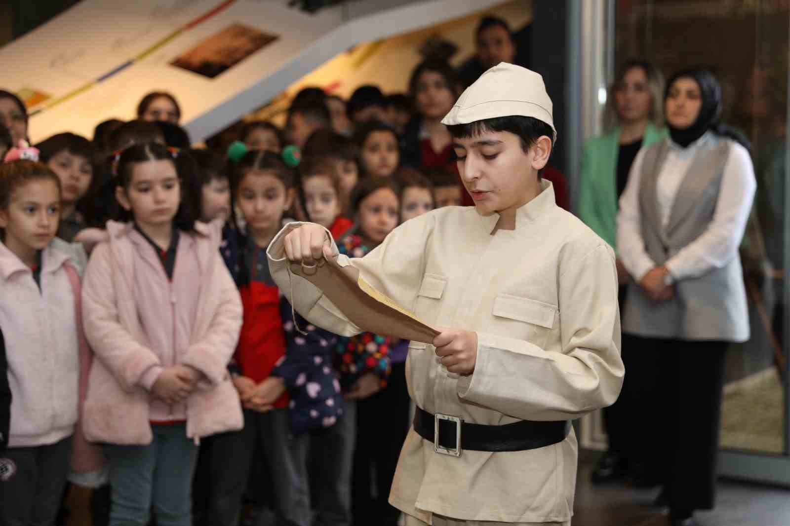 18 Mart’a özel anlamlı sergi:  Cepheden mektup var 
?v=1