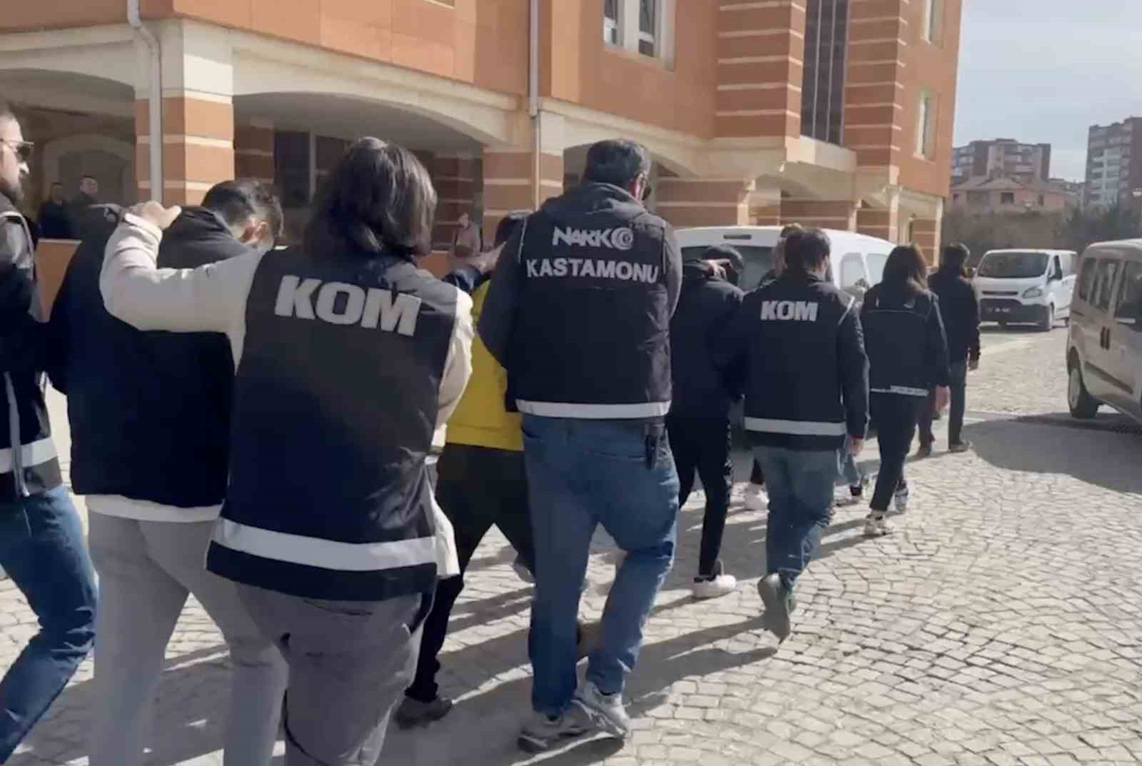 Kastamonu’da uyuşturucu operasyonu: 3 tutuklama
?v=1