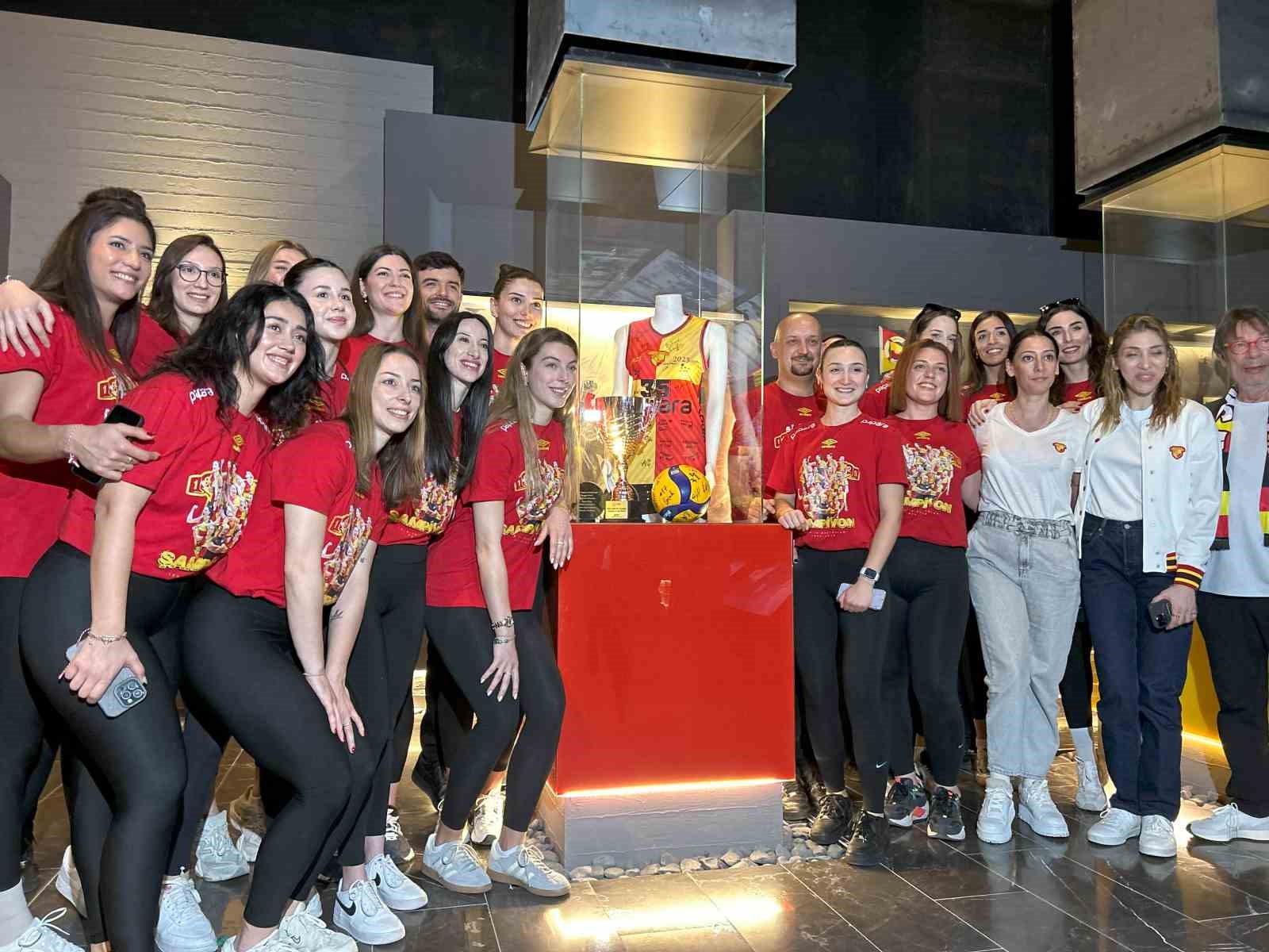 Göztepe Voleybol’un kupası, müzesindeki yerini aldı
?v=1