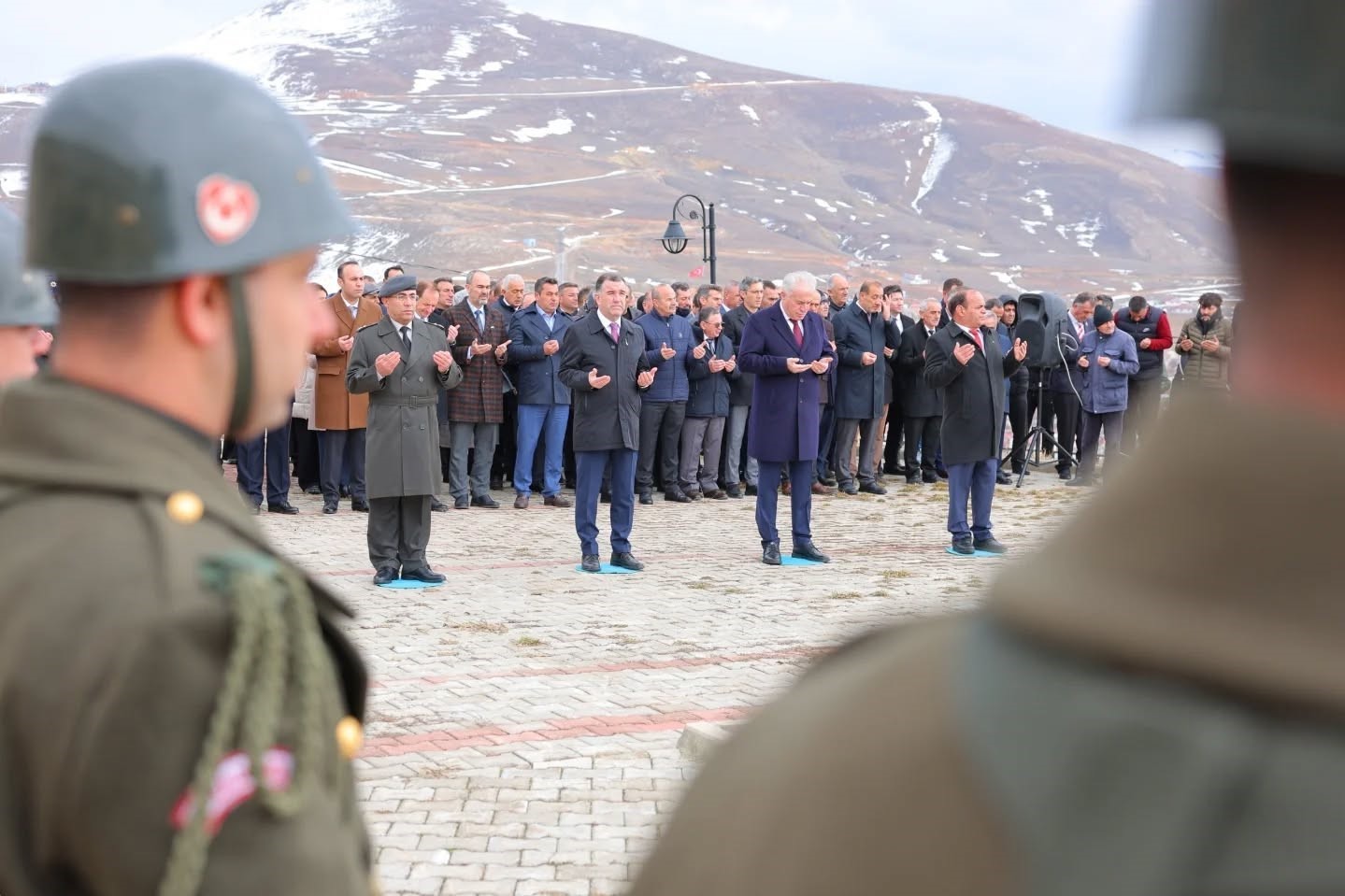 Bayburt’ta şehitler anıldı Çanakkale Zaferi kutlandı
?v=1