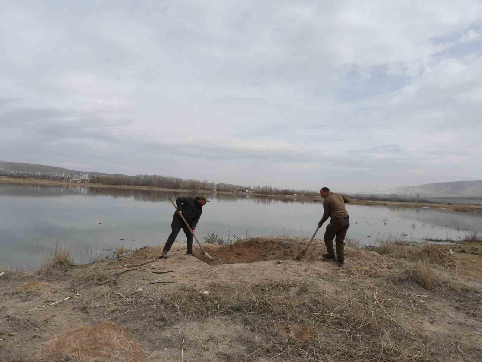 Akkaya Barajı’ndaki kaçak avcı kulübeleri yıkıldı
?v=1