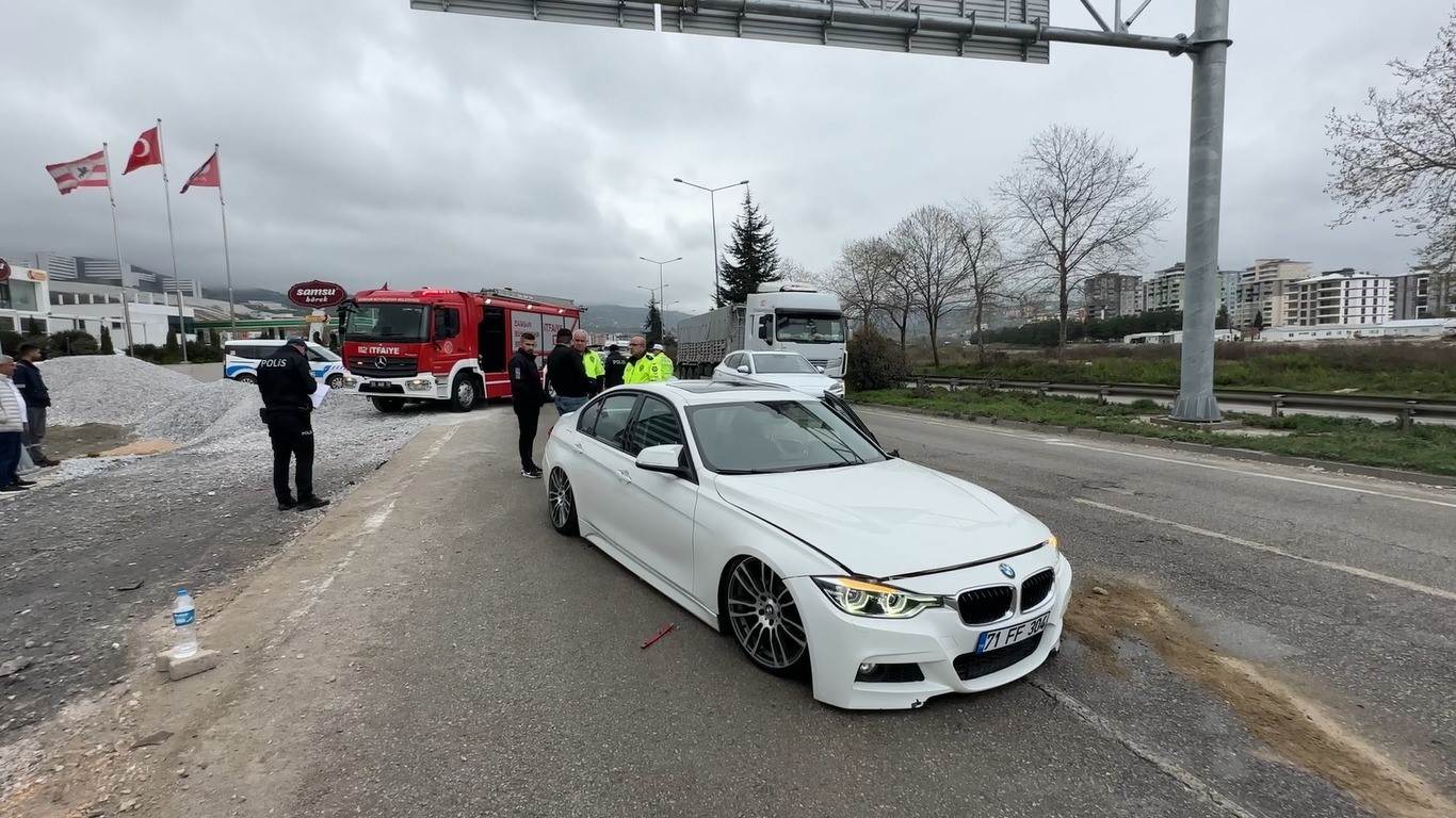 Samsun’da 2 otomobil çarpıştı: 2 yaralı
?v=1