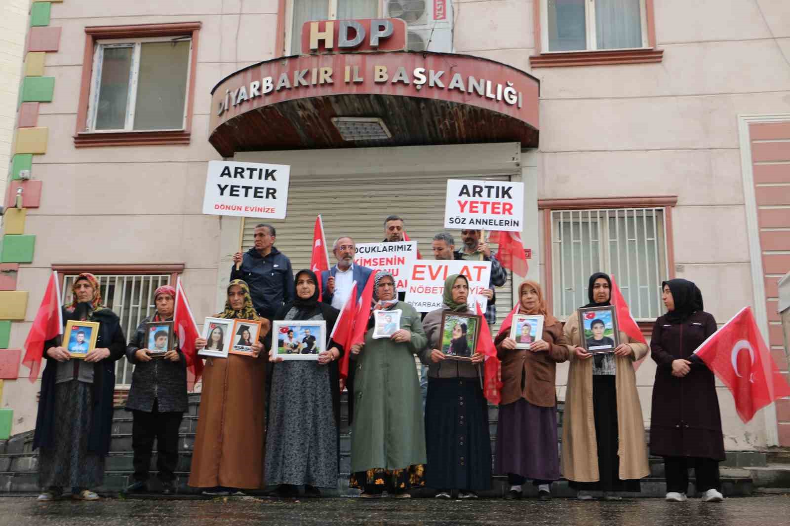 Diyarbakır annelerine bir aile daha katıldı
?v=1