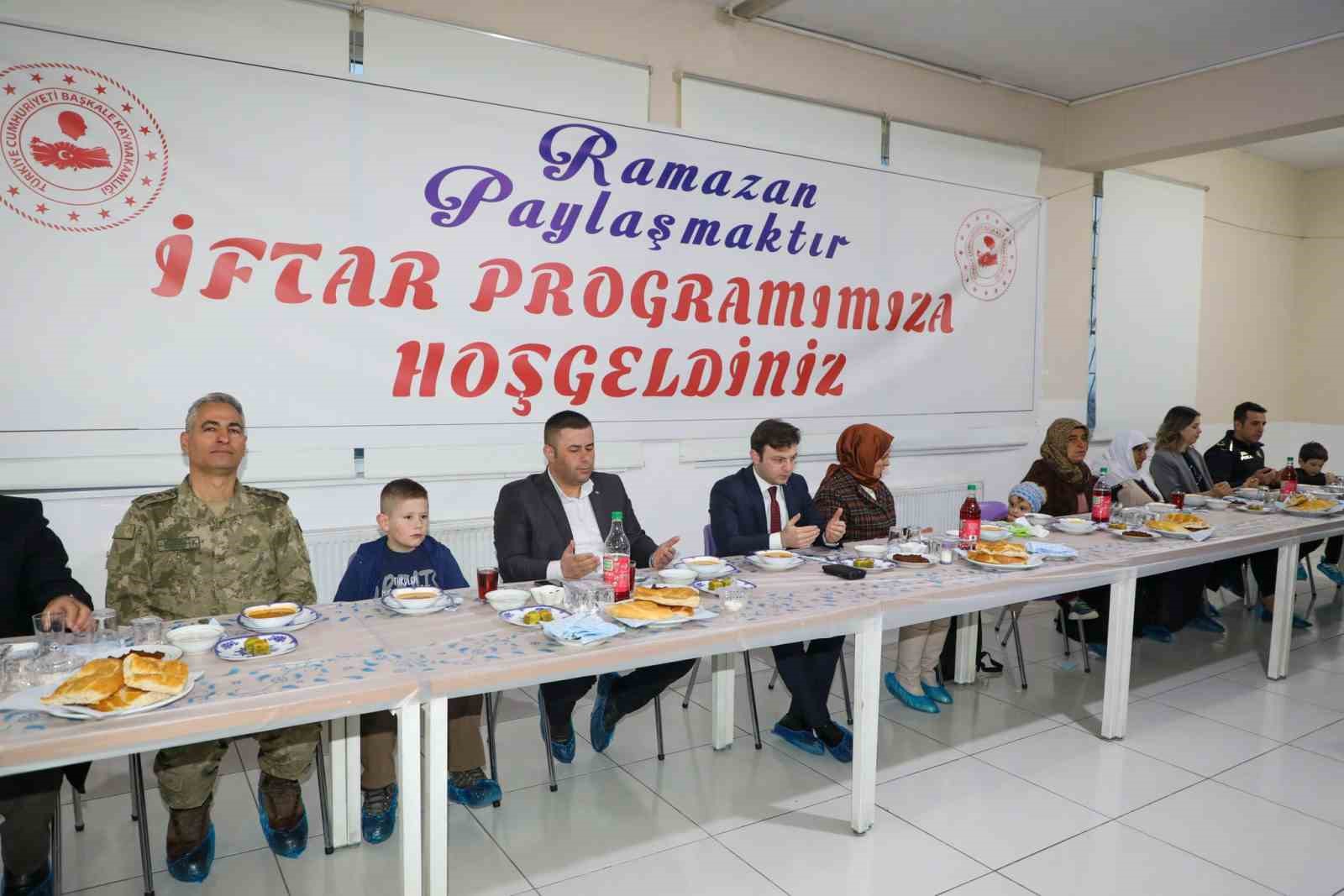 Başkale’de anlamlı iftar buluşması
?v=1