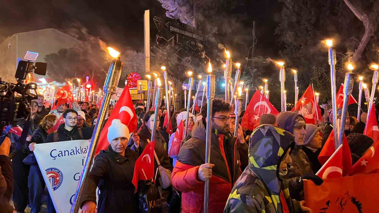 Meşaleler Çanakkale şehitleri için yandı
?v=1