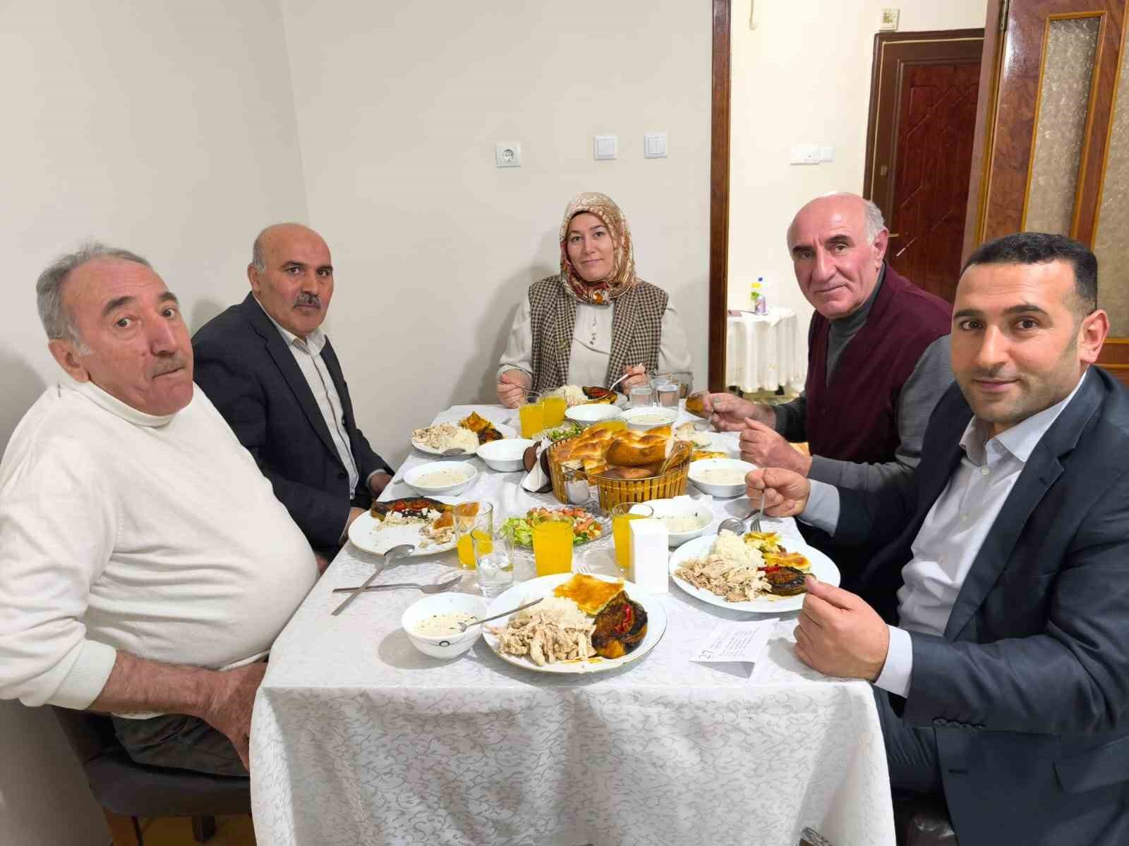 Aile ve Sosyal Hizmetler Bakanlığı, 81 ilde 4 kuşak bir arada yaşayan 81 aile ile iftarda buluştu
?v=1