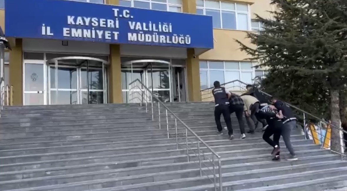 Midelerinden uyuşturucu kapsüller çıktı
?v=1