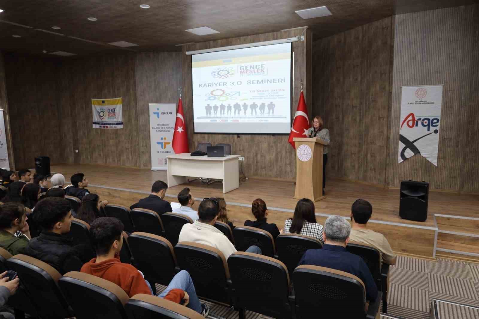 Lise öğrencilerine Kariyer 3.0 Semineri
?v=1