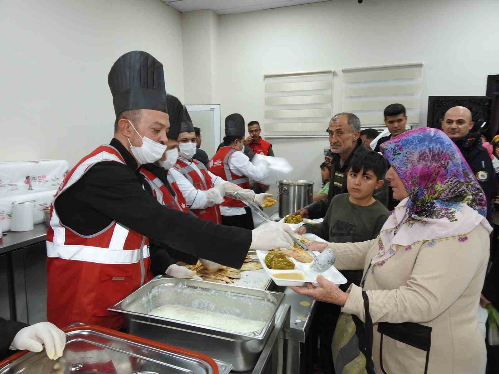 Gaziantep Vakıflar Bölge Müdürlüğünden günde 3 bin kişiye iftar
?v=1