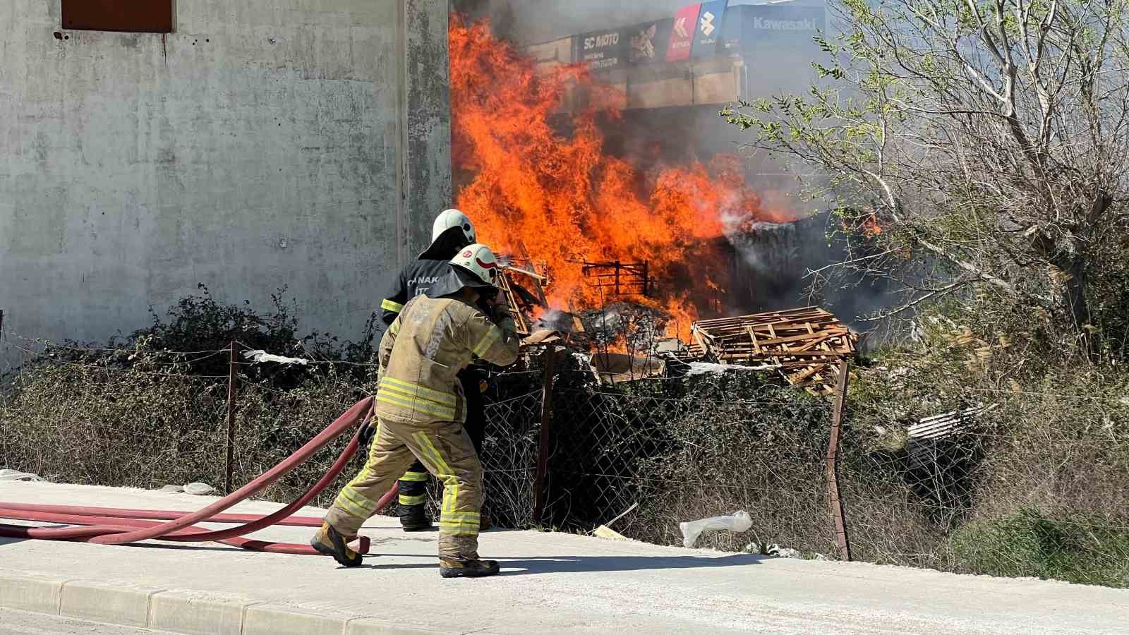 Çanakkale’de sanayi sitesinde korkutan yangın
?v=1