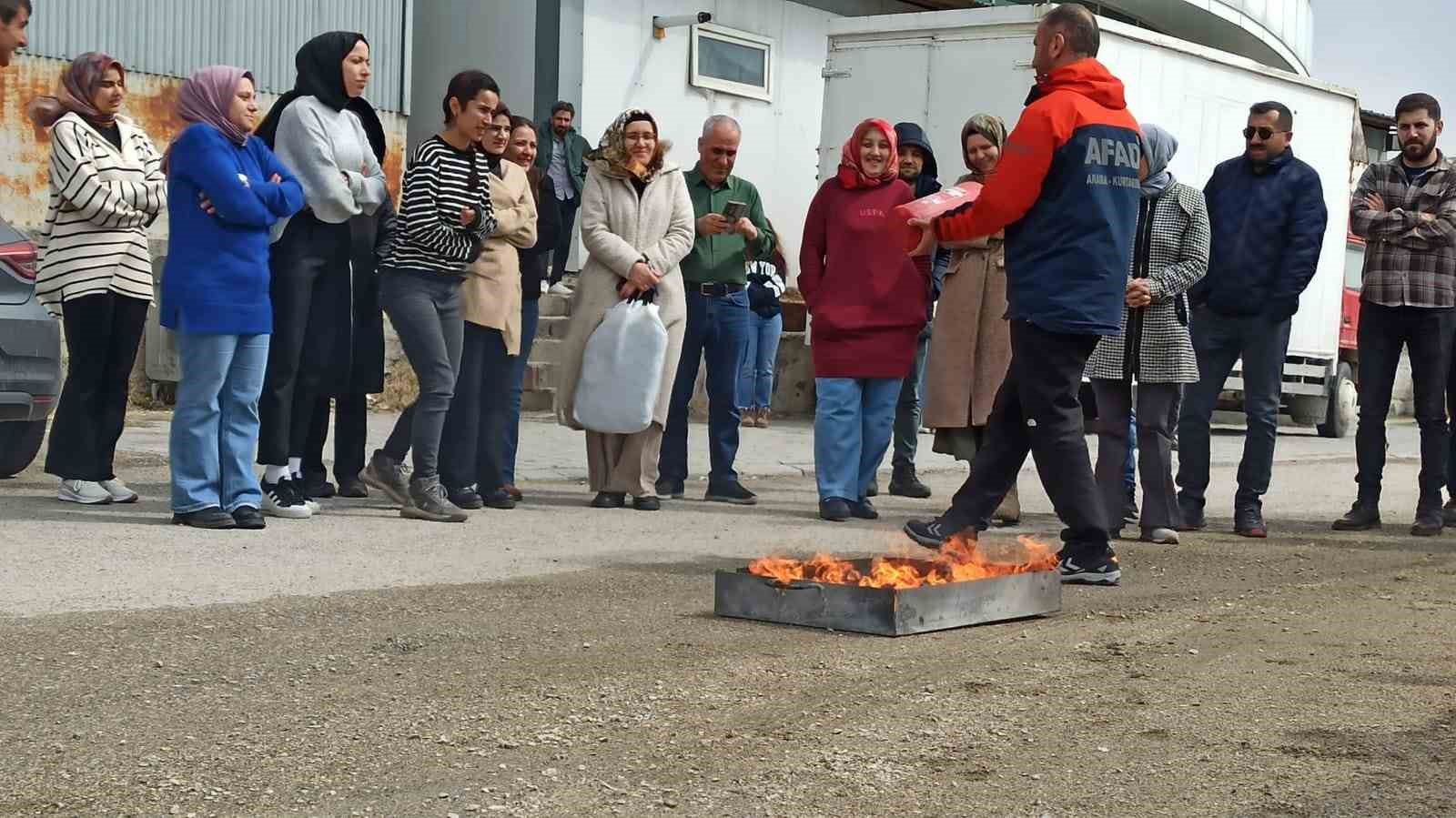 Tuşba Sağlık Müdürlüğü çalışanlarına afet eğitimi
?v=1