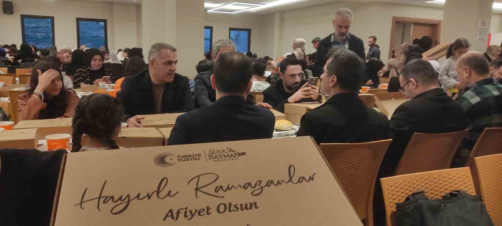 AK Parti İl Başkanı Şansi, yetimlerle iftarda bir araya geldi
?v=1