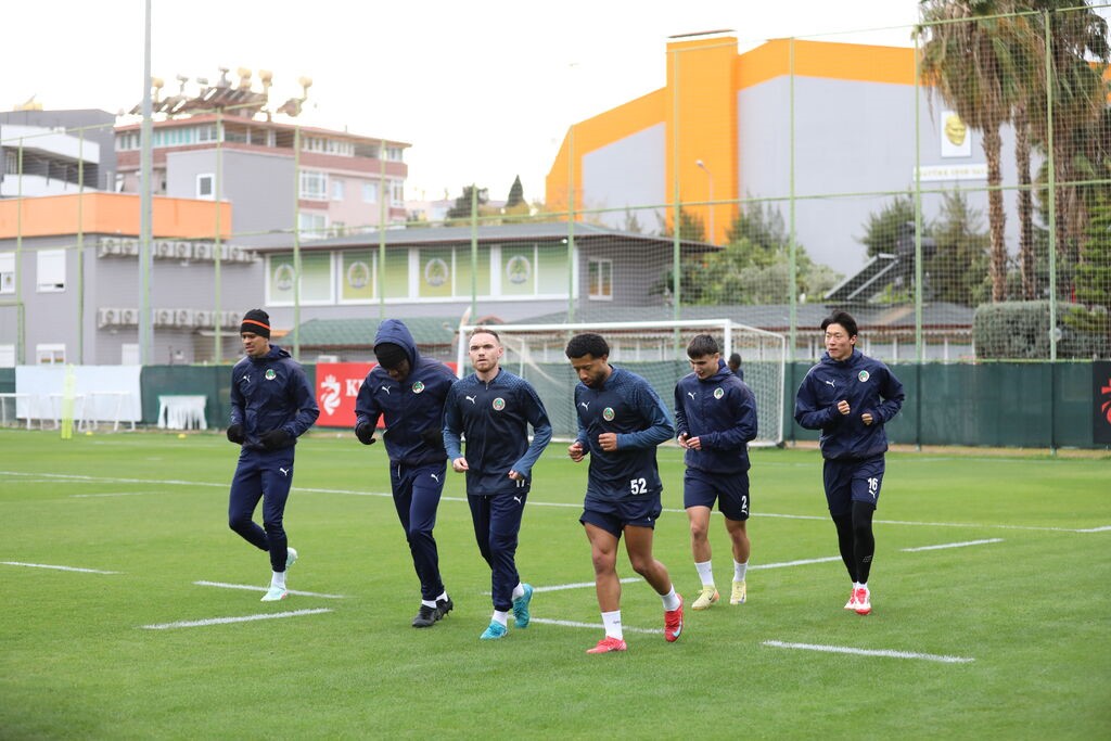 Alanyaspor, Antalyaspor hazırlıklarına başladı
?v=1