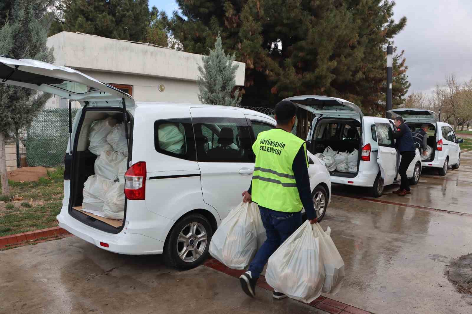 Büyükşehir Belediyesi ihtiyaç sahiplerinin yüzünü güldürüyor
?v=1