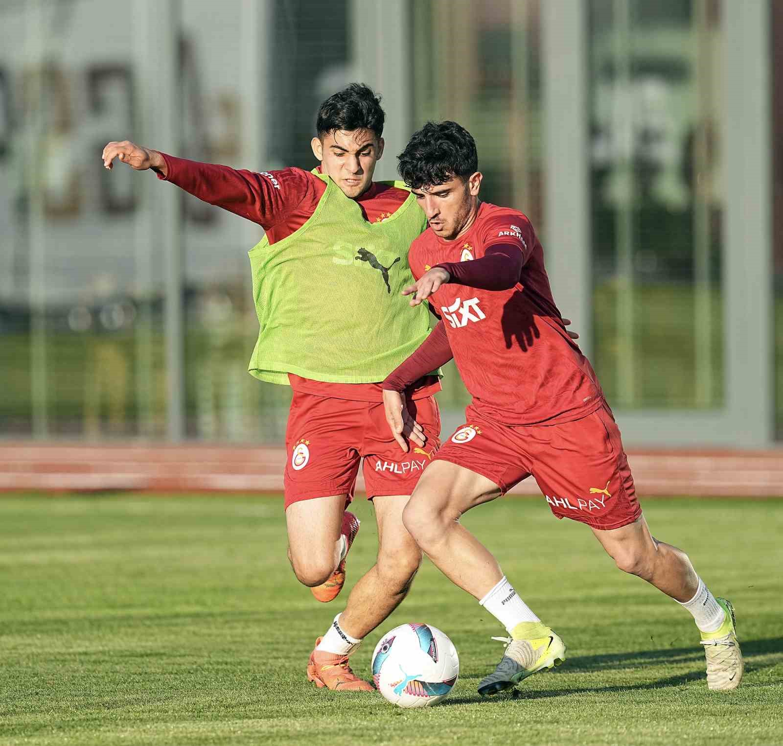 Galatasaray, Beşiktaş maçı hazırlıklarını sürdürdü
?v=1